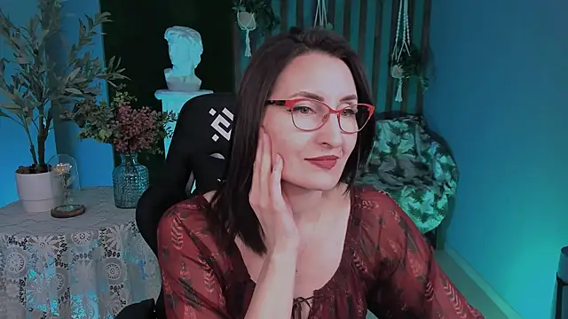 Snapshot of UnaTerra chatting on 12/05/25, 07:06 UnaTerra online show from 12/05/25, 07:06