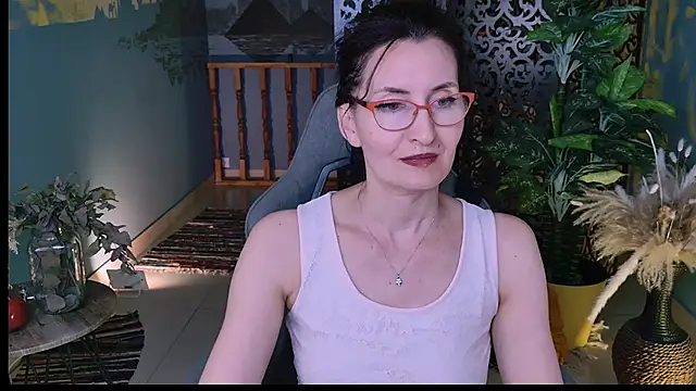 Snapshot of UnaTerra chatting on 12/14/25, 05:29 UnaTerra online show from 12/14/25, 05:29