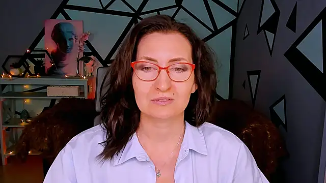 Snapshot of UnaTerra chatting on 02/06/26, 08:29 UnaTerra online show from 02/06/26, 08:29