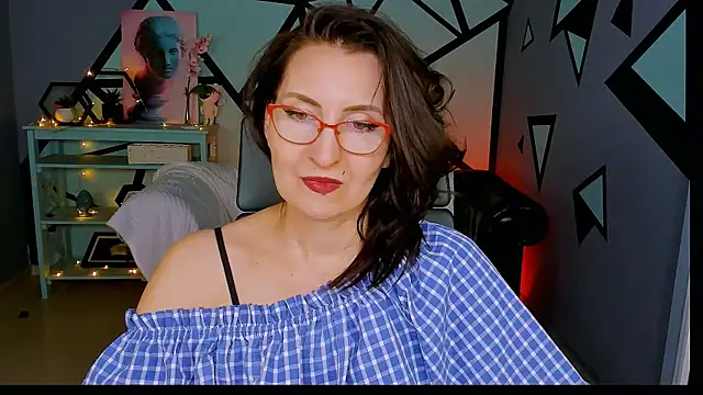 Snapshot of UnaTerra chatting on 02/08/26, 09:13 UnaTerra online show from 02/08/26, 09:13