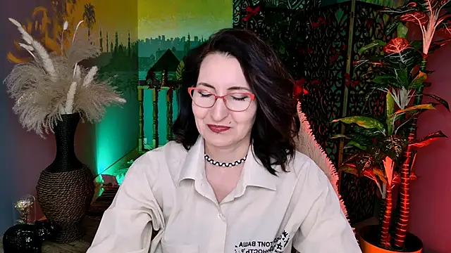 Snapshot of UnaTerra chatting on 02/15/26, 09:19 UnaTerra online show from 02/15/26, 09:19