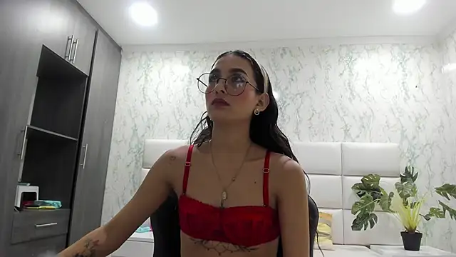 Snapshot of ValerySkinnyy chatting on 10/20/25, 03:40 ValerySkinnyy online show from 10/20/25, 03:40