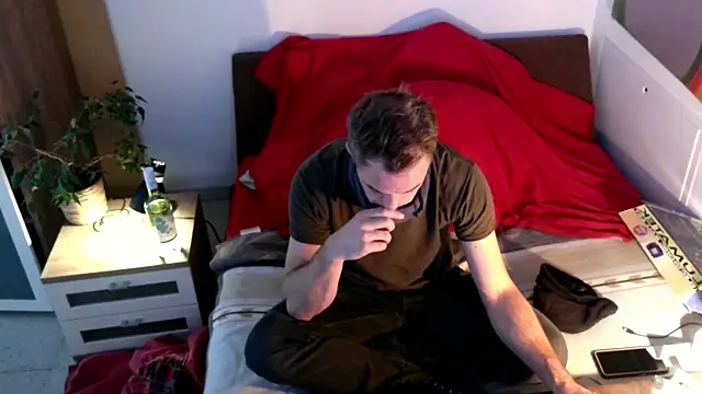 Snapshot of EdelHolz91 chatting on 11/12/25, 02:06 EdelHolz91 online show from 11/12/25, 02:06