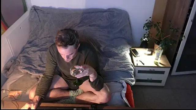 Snapshot of EdelHolz91 chatting on 11/26/25, 02:51 EdelHolz91 online show from 11/26/25, 02:51