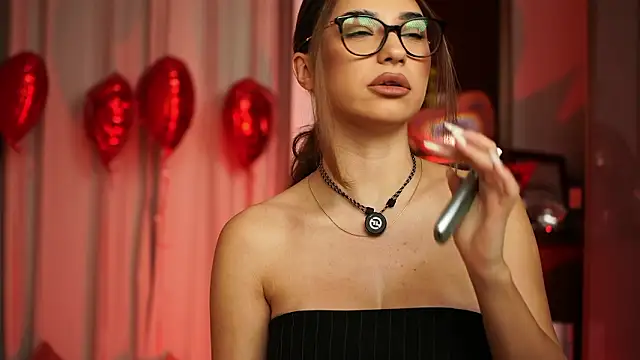 ItalianGirl online show from 02/13/26, 08:05