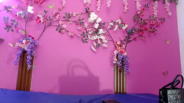 skinnysofia18 online show from 05/15/26, 12:50