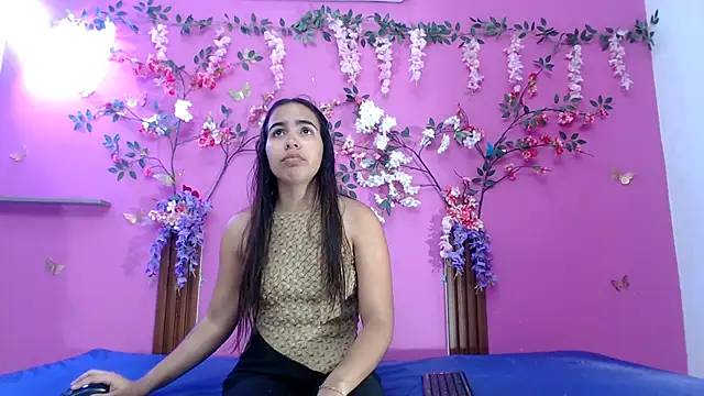 skinnysofia18 online show from 05/17/26, 01:51