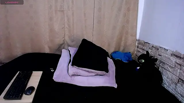 Snapshot of Bicky_24 chatting on 04/19/26, 09:52 Bicky 24 online show from 04/19/26, 09:52