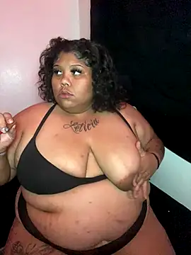 Snapshot of BlaxicanaMami chatting on 09/30/25, 05:01 BlaxicanaMami online show from 09/30/25, 05:01