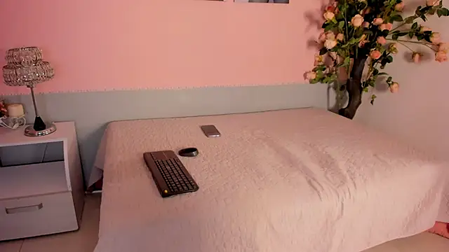 Snapshot of Stefany_gonzales_ chatting on 11/24/25, 11:21 Stefany gonzales online show from 11/24/25, 11:21