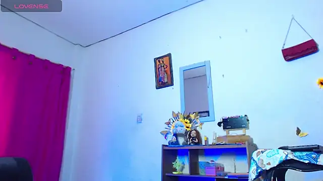 Snapshot of Sharasexy1 chatting on 10/31/25, 04:52 Sharasexy1 online show from 10/31/25, 04:52