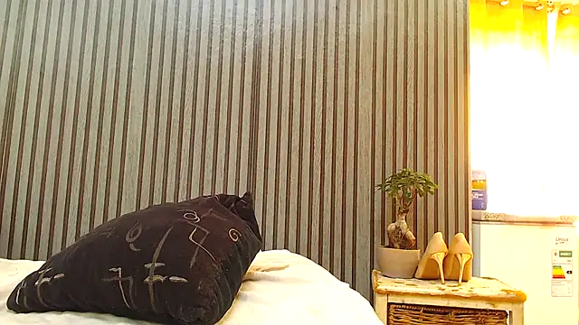 ROYALASS25 online show from 03/29/26, 07:41