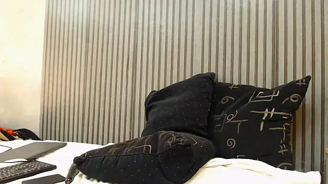 ROYALASS25 online show from 04/12/26, 08:19