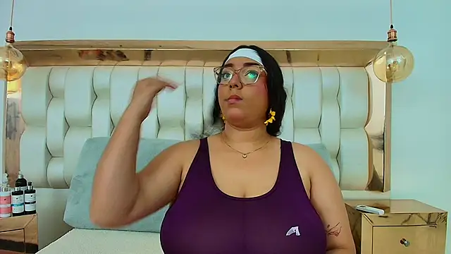 TiffantyAndStacy online show from 09/26/25, 08:02