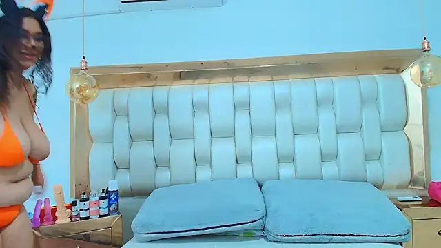 TiffantyAndStacy online show from 10/07/25, 07:44