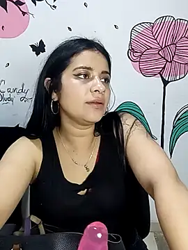 Snapshot of ValerieLove_ chatting on 09/23/25, 07:28 ValerieLove online show from 09/23/25, 07:28