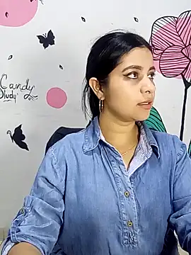 Snapshot of ValerieLove_ chatting on 10/13/25, 07:47 ValerieLove online show from 10/13/25, 07:47