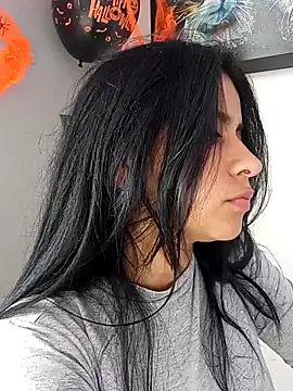 Snapshot of ValerieLove_ chatting on 10/27/25, 07:29 ValerieLove online show from 10/27/25, 07:29