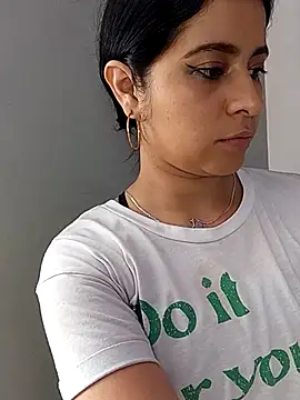 Snapshot of ValerieLove_ chatting on 11/02/25, 07:27 ValerieLove online show from 11/02/25, 07:27