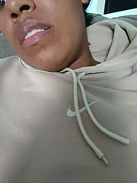 Snapshot of MoniqueMulberry chatting on 10/29/25, 07:15 MoniqueMulberry online show from 10/29/25, 07:15