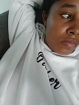 Snapshot of MoniqueMulberry chatting on 10/30/25, 07:36 MoniqueMulberry online show from 10/30/25, 07:36