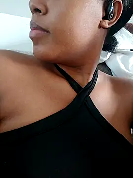 Snapshot of MoniqueMulberry chatting on 11/18/25, 07:07 MoniqueMulberry online show from 11/18/25, 07:07