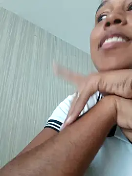 Snapshot of MoniqueMulberry chatting on 11/25/25, 07:47 MoniqueMulberry online show from 11/25/25, 07:47