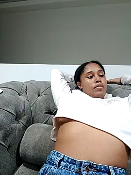 Snapshot of MoniqueMulberry chatting on 11/28/25, 01:08 MoniqueMulberry online show from 11/28/25, 01:08