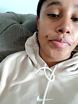 Snapshot of MoniqueMulberry chatting on 12/02/25, 07:31 MoniqueMulberry online show from 12/02/25, 07:31