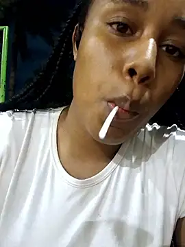 Snapshot of MoniqueMulberry chatting on 12/15/25, 03:55 MoniqueMulberry online show from 12/15/25, 03:55