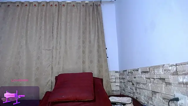 DaraKat18 online show from 11/14/25, 10:07