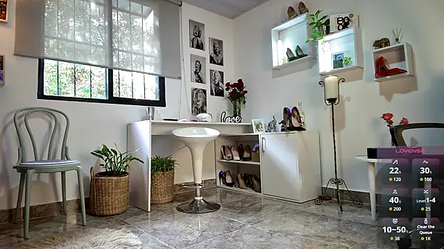 Snapshot of mrs_edha chatting on 09/12/25, 12:16 mrs edha online show from 09/12/25, 12:16