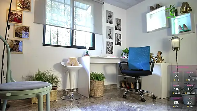 Snapshot of mrs_edha chatting on 09/29/25, 12:43 mrs edha online show from 09/29/25, 12:43