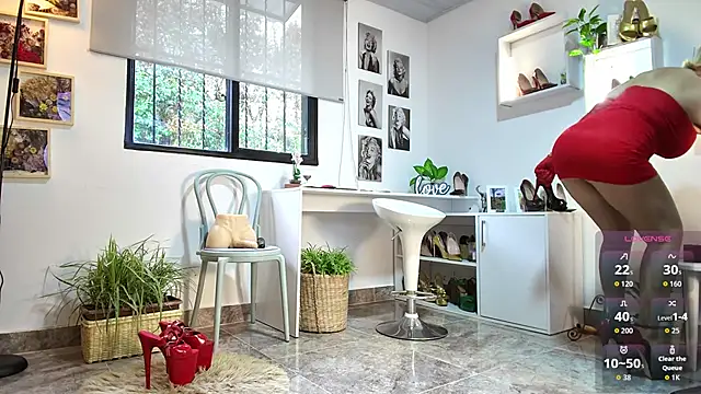 Snapshot of mrs_edha chatting on 09/30/25, 12:43 mrs edha online show from 09/30/25, 12:43