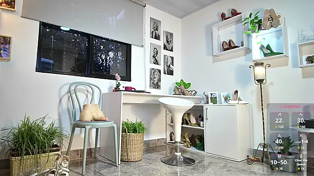 Snapshot of mrs_edha chatting on 10/02/25, 10:44 mrs edha online show from 10/02/25, 10:44