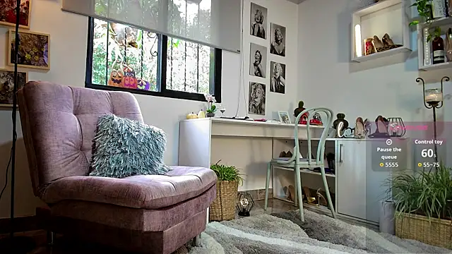 Snapshot of mrs_edha chatting on 10/29/25, 12:29 mrs edha online show from 10/29/25, 12:29