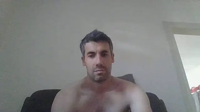 JulioIsHere4you online show from 05/24/26, 09:47