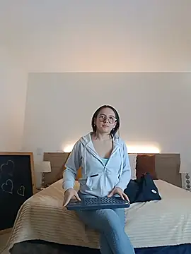 Bella Sumers online show from 07/06/26, 03:47