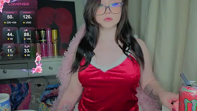 Snapshot of hornyprincess19 chatting on 12/18/25, 10:54 hornyprincess19 online show from 12/18/25, 10:54