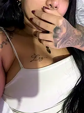 Snapshot of danilyns chatting on 10/04/25, 03:15 danilyns online show from 10/04/25, 03:15