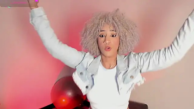 Snapshot of Dark_chanel chatting on 12/20/25, 01:45 Dark chanel online show from 12/20/25, 01:45