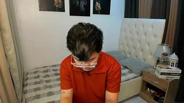 Snapshot of KentAivan chatting on 10/17/25, 04:53 KentAivan online show from 10/17/25, 04:53