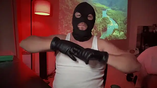 Snapshot of nagolraven chatting on 10/20/25, 04:13 nagolraven online show from 10/20/25, 04:13