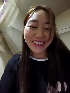 Snapshot of siki-00 chatting on 12/18/25, 01:44 siki-00 online show from 12/18/25, 01:44