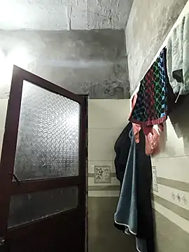 Snapshot of siki-00 chatting on 12/19/25, 01:18 siki-00 online show from 12/19/25, 01:18