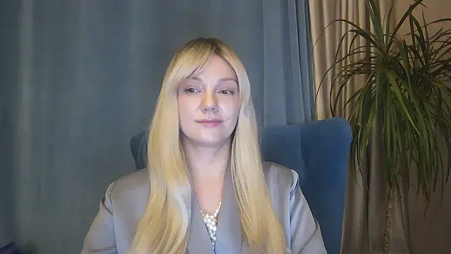 Snapshot of Zurelis chatting on 11/06/25, 01:45 Zurelis online show from 11/06/25, 01:45