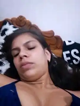 estefanyabreu online show from 10/21/25, 10:54