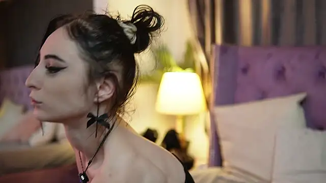 SaraiAngel online show from 04/01/26, 08:39