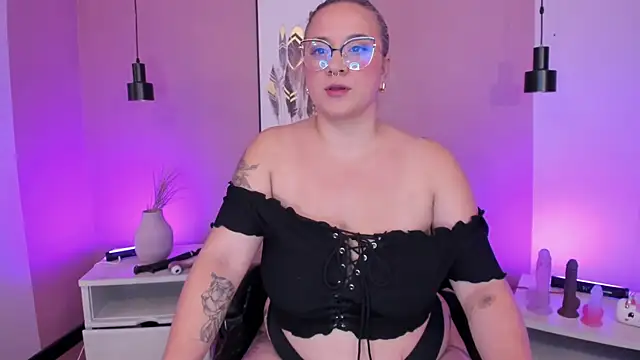 hollie joliie online show from 10/02/25, 08:10