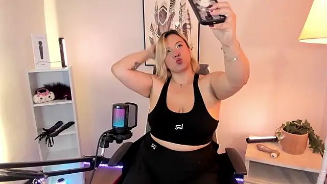 hollie joliie online show from 03/02/26, 12:34